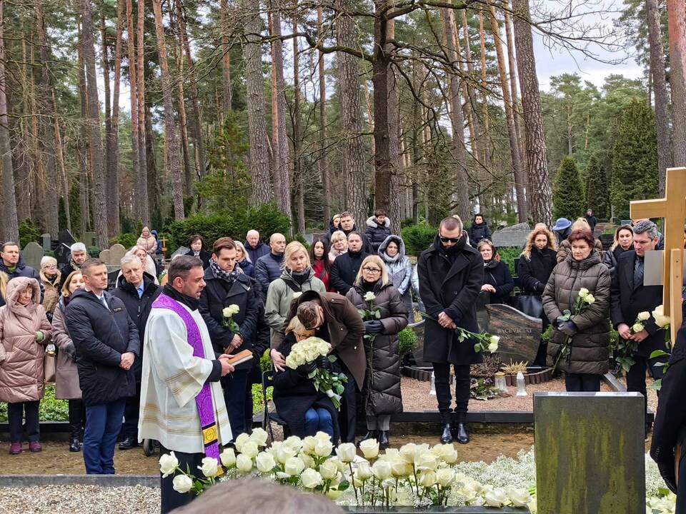 A. Jagelavičiūtės laidotuvės Karmėlavos kapinėse