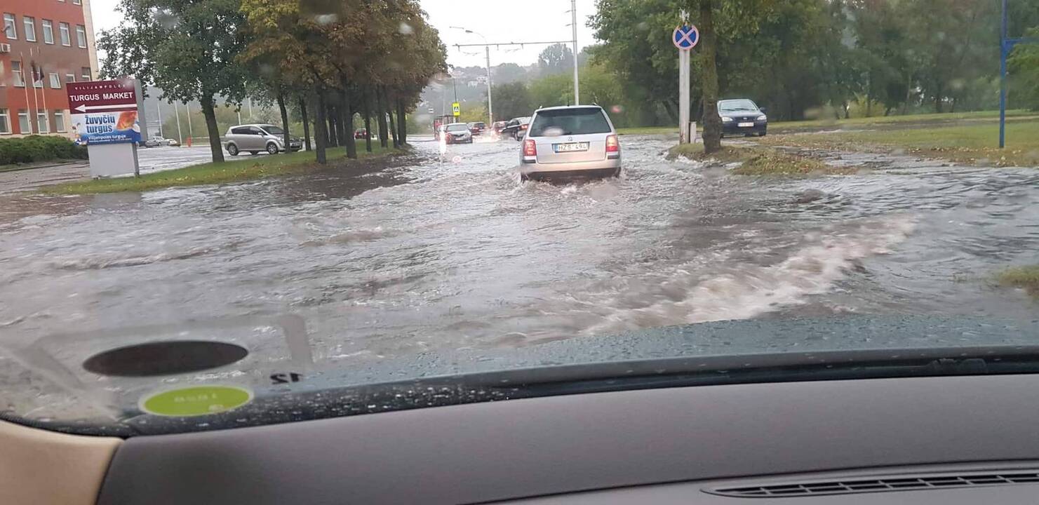 Kauną nuplovė smarkus lietus