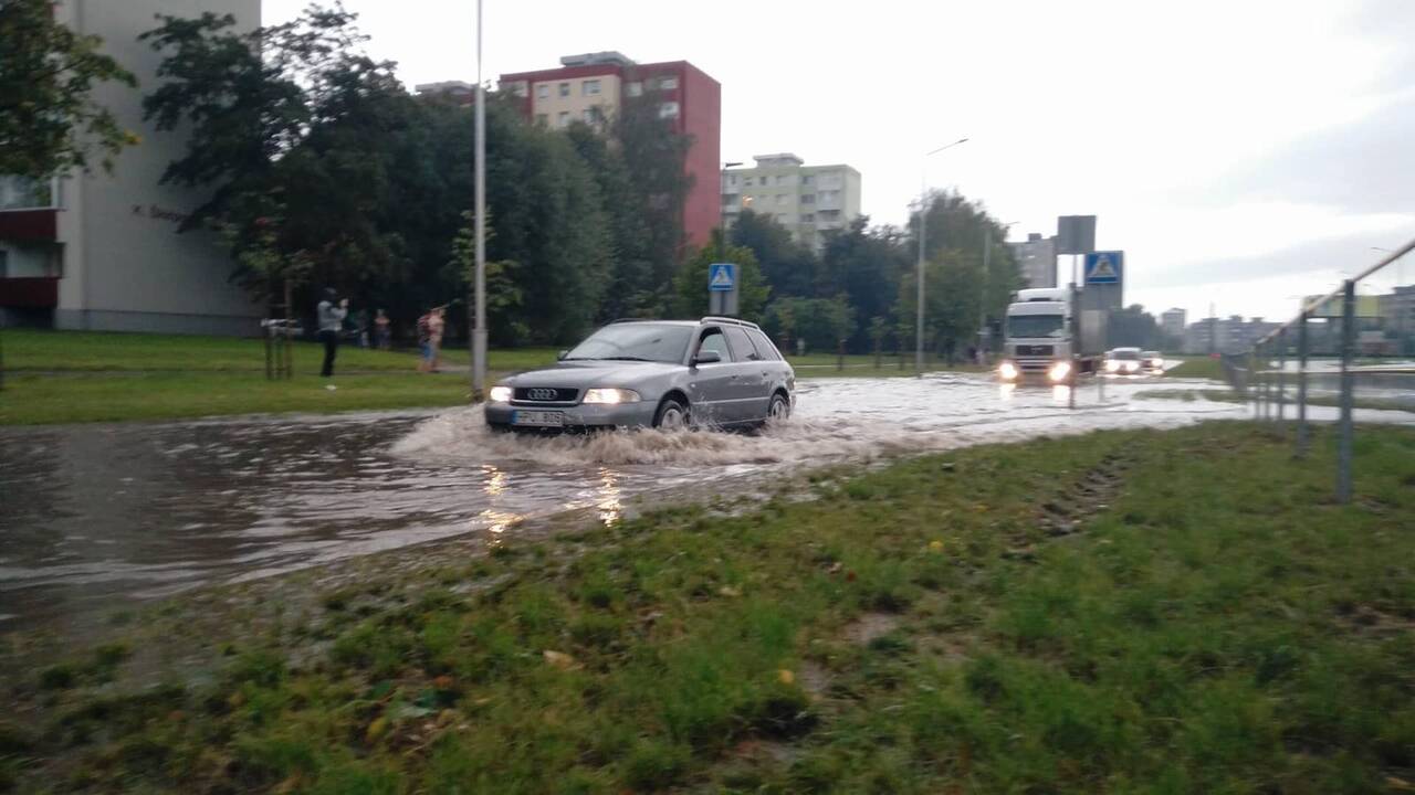 Kauną nuplovė smarkus lietus