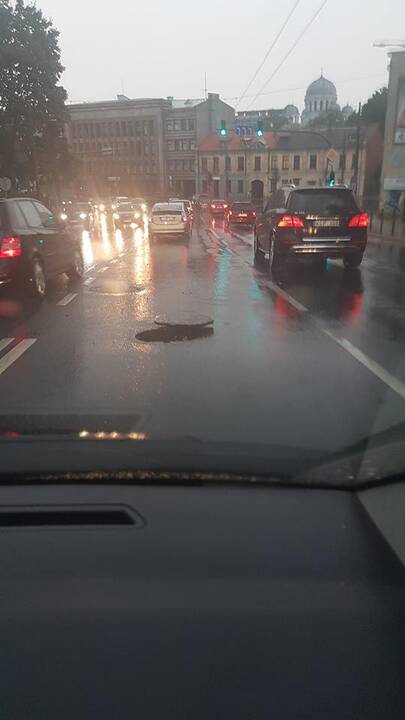 Kauną nuplovė smarkus lietus