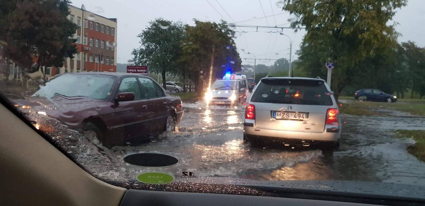 Kauną nuplovė smarkus lietus