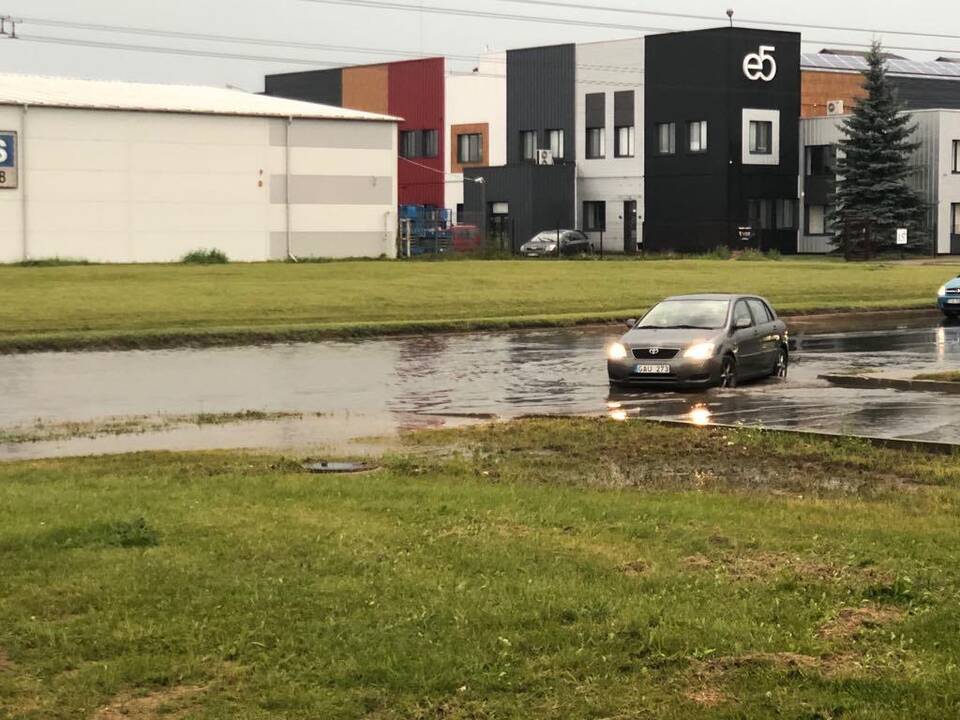 Kauną nuplovė smarkus lietus