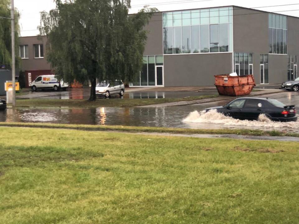 Kauną nuplovė smarkus lietus