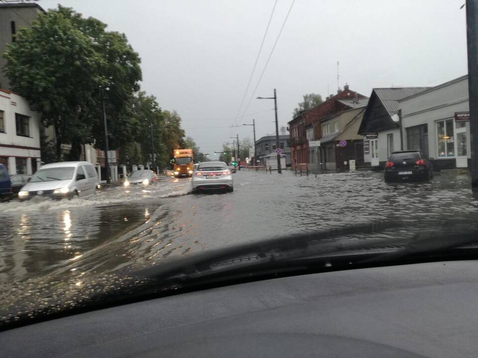 Kauną nuplovė smarkus lietus
