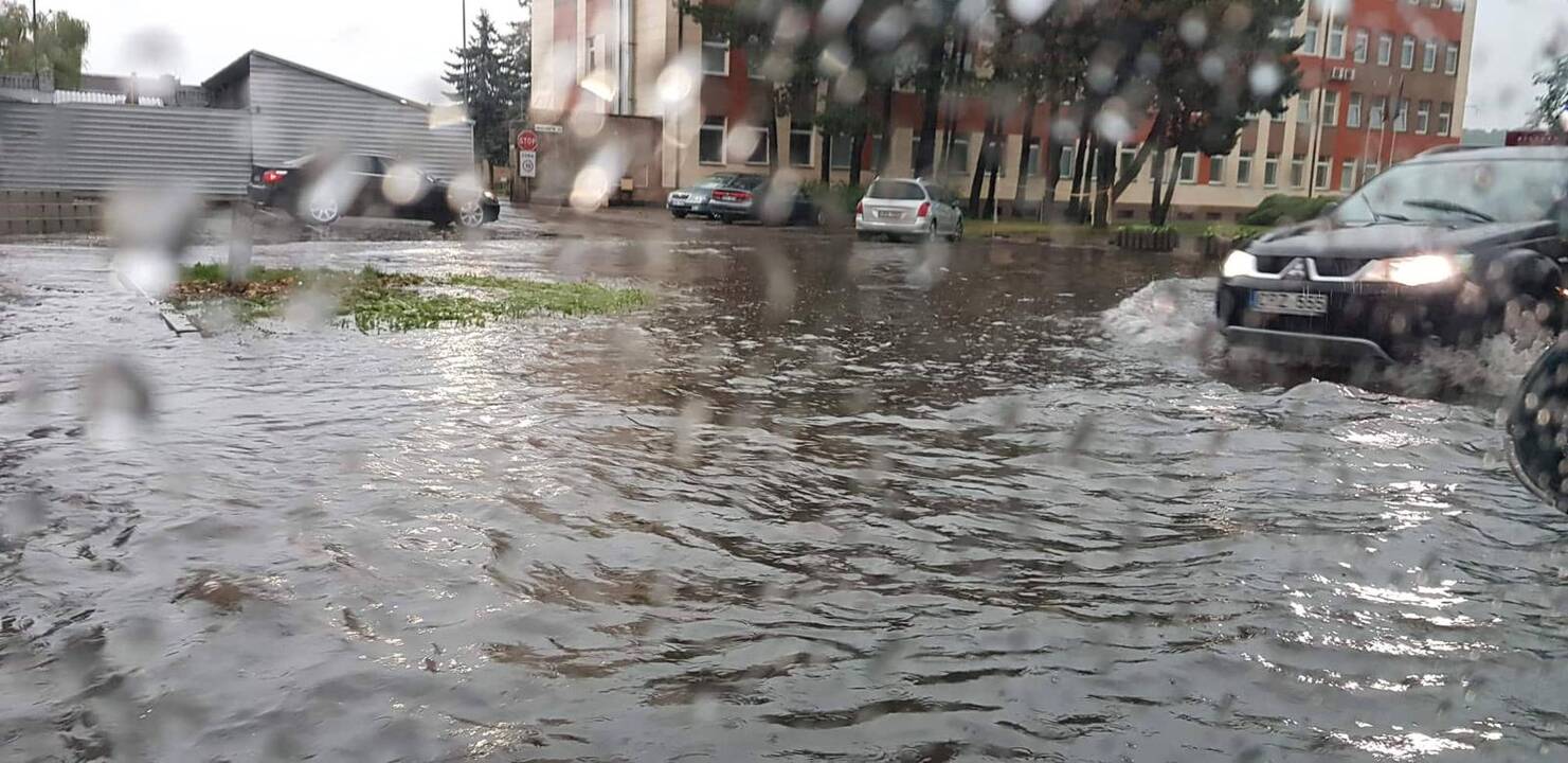 Kauną nuplovė smarkus lietus