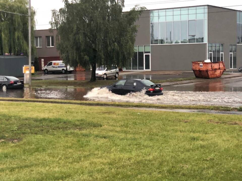 Kauną nuplovė smarkus lietus