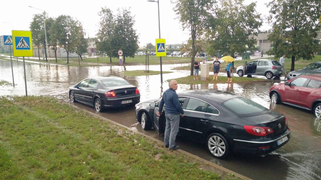 Kauną nuplovė smarkus lietus