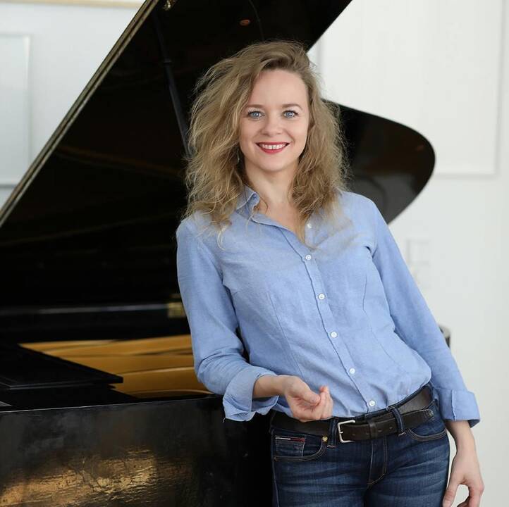 Monika Mašanauskaitė (kairėje) ir Veronika Kopjova
