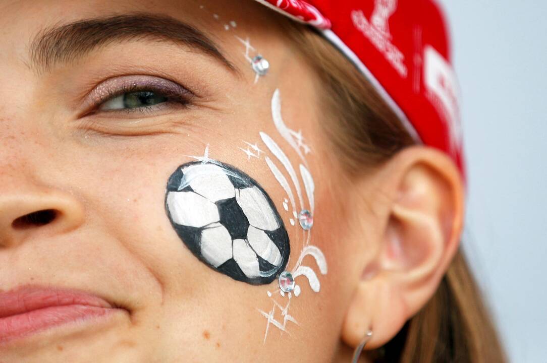 Pakeliui į Karaliaučių, traukiniais Lietuvą kirto keli tūkstančiai futbolo sirgalių