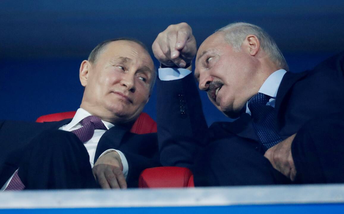 Vladimiras Putinas (kairėje) ir Aleksandras Lukašenka