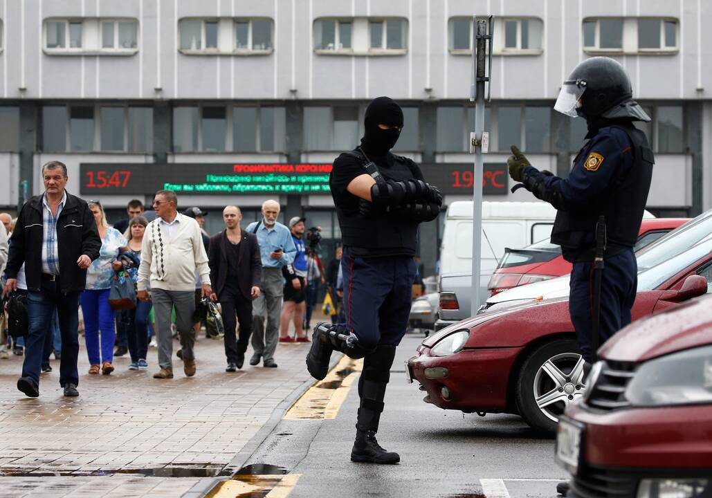 Baltarusijoje vėl suiminėjami protestuotojai