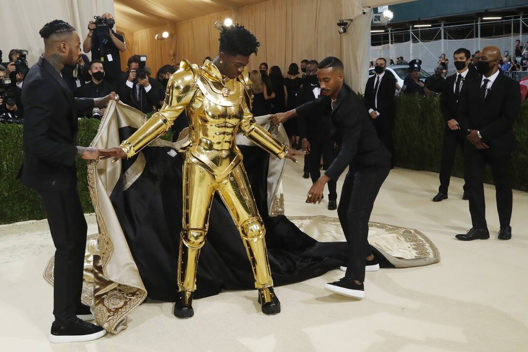 Kostiumo instituto pokylyje „Met Gala“ žvaigždės stebino ryškia mada