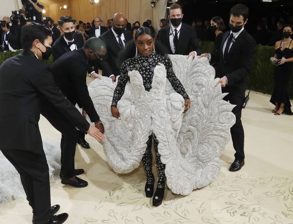 Kostiumo instituto pokylyje „Met Gala“ žvaigždės stebino ryškia mada