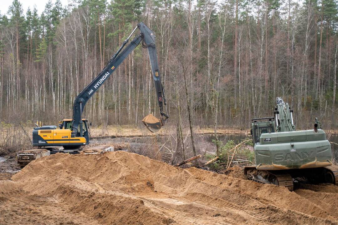 Tęsiasi dingusių JAV karių paieška
