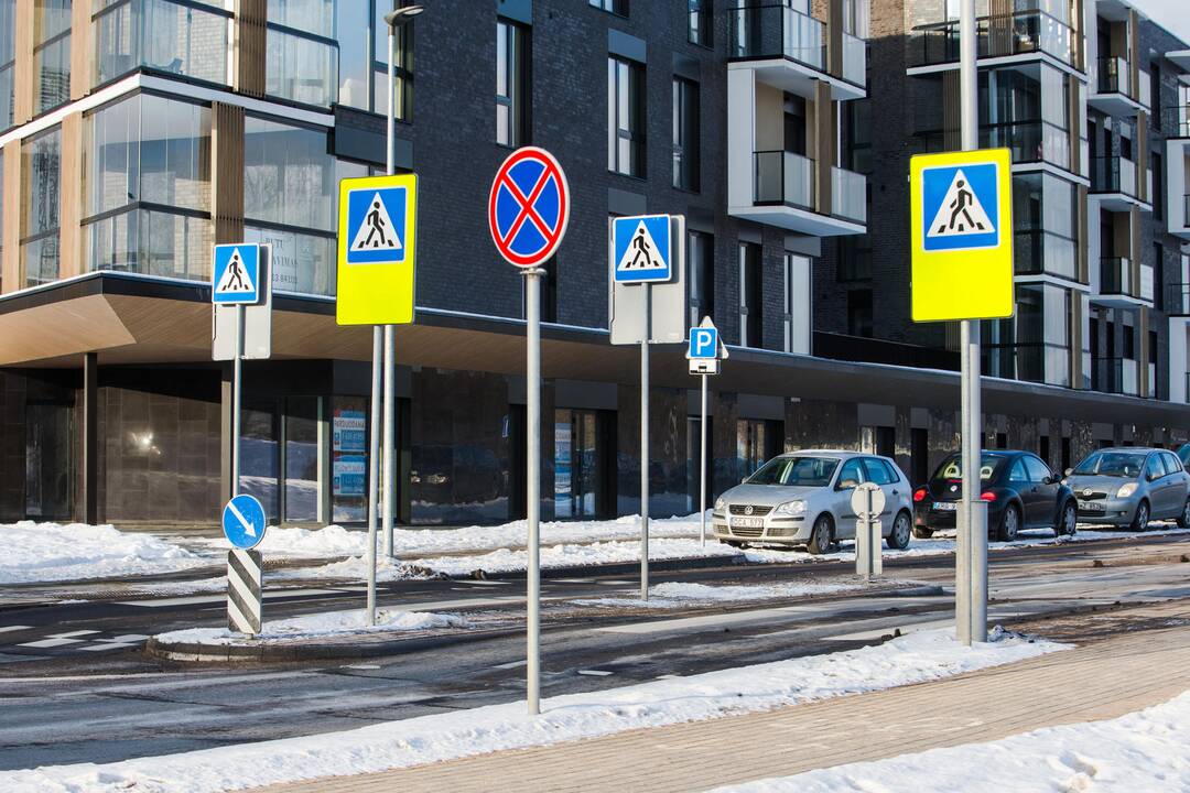 Kelių dangos – su šlapio sniego provėžomis