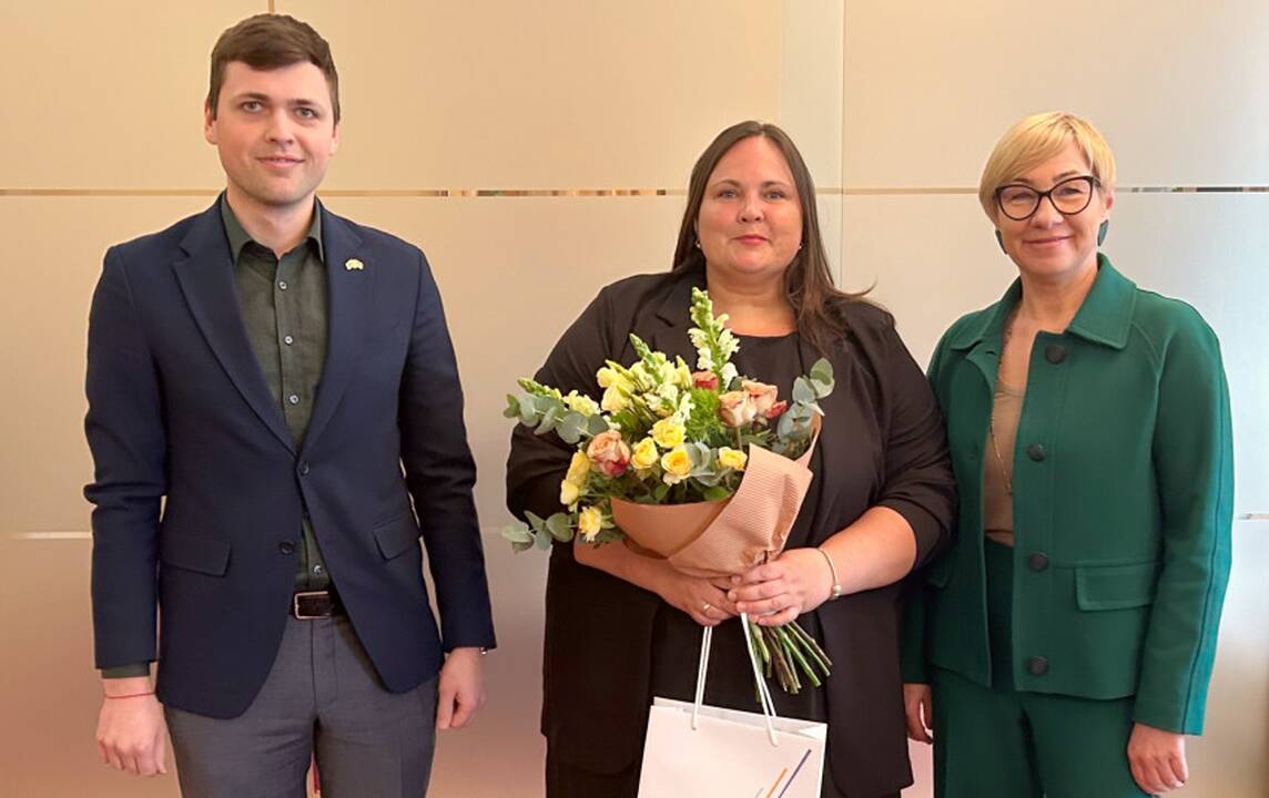 Ministrės patarėjas Ignas Gaižiūnas, Įtraukties centro vadovė Sandra Valantiejienė, ministrė Jurgita Šiugždinienė