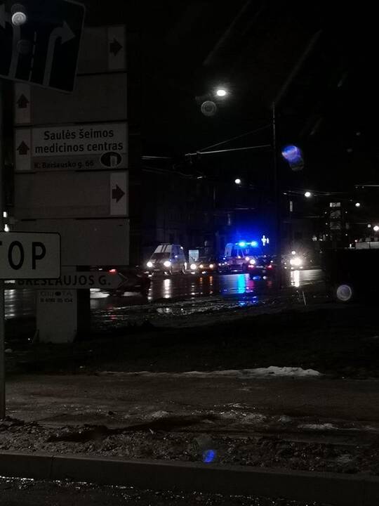 Judrioje Kauno gatvėje – trijų automobilių avarija, nukentėjo žmogus