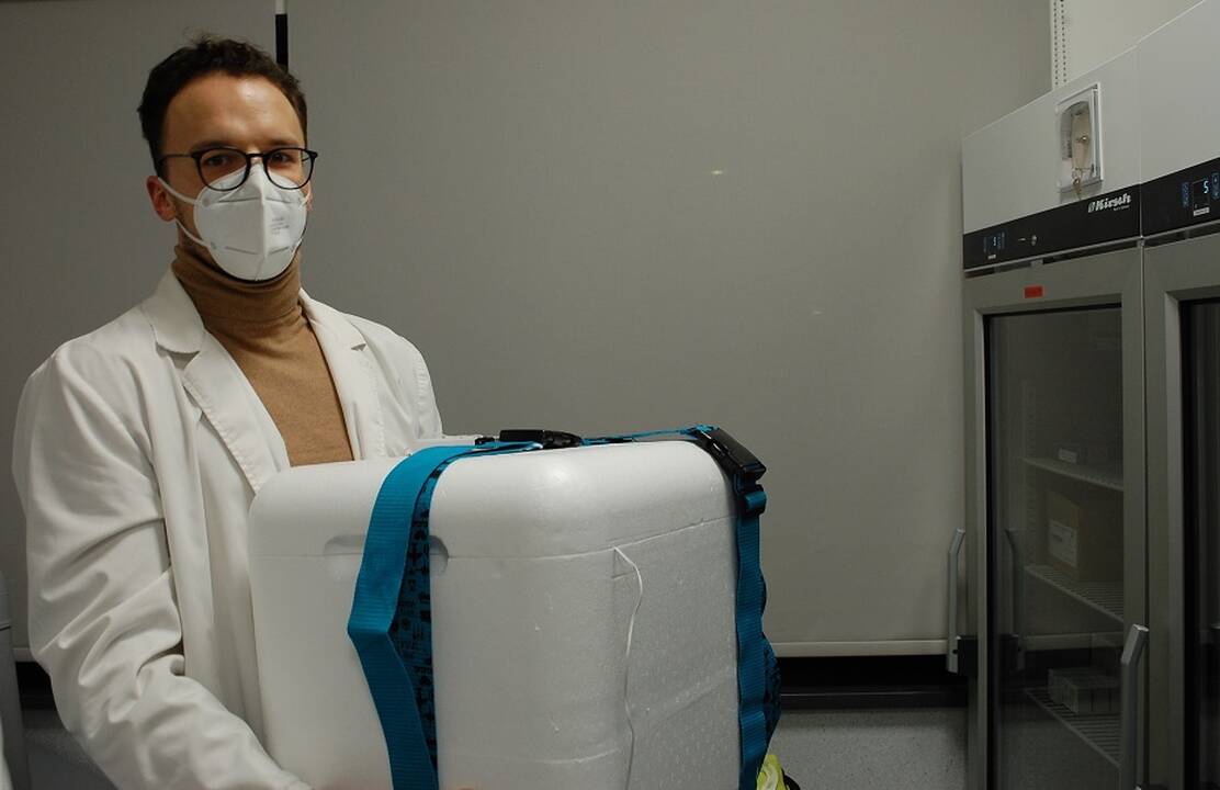 Santaros klinikose nuo COVID-19 infekcijos paskiepyta pirmoji medicinos darbuotoja