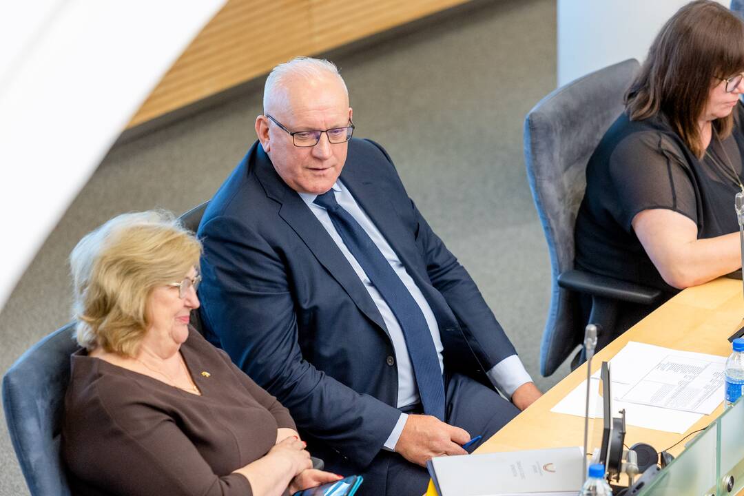 Opozicija grįžo dirbti į Seimo salę