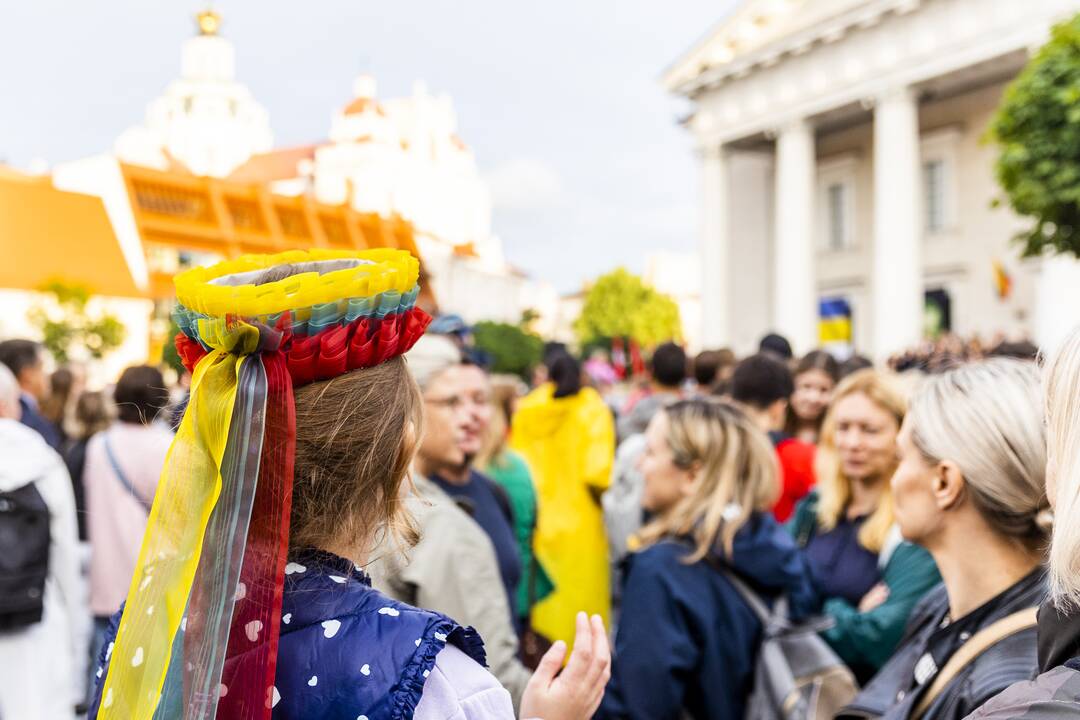 „Tautiškos giesmės“ giedojimas Vinco Kudirkos aikštėje