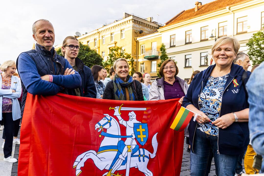 „Tautiškos giesmės“ giedojimas Vinco Kudirkos aikštėje