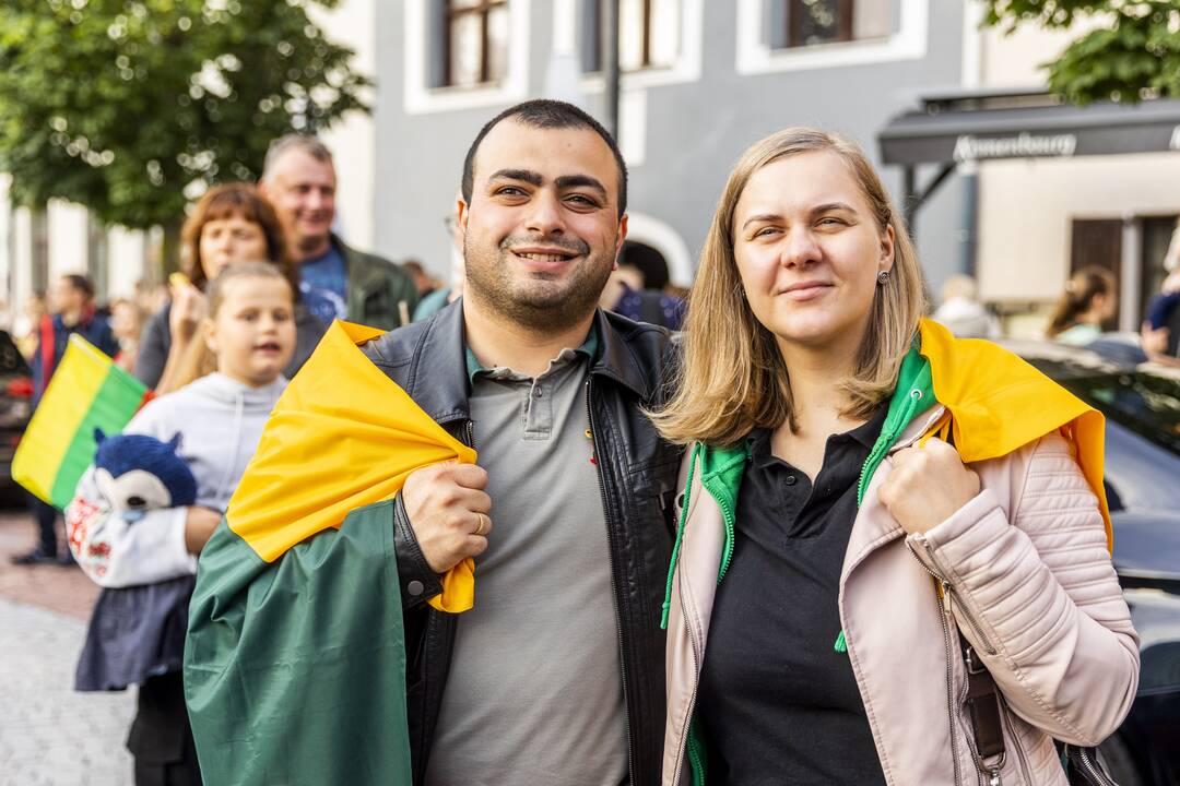 „Tautiškos giesmės“ giedojimas Vinco Kudirkos aikštėje