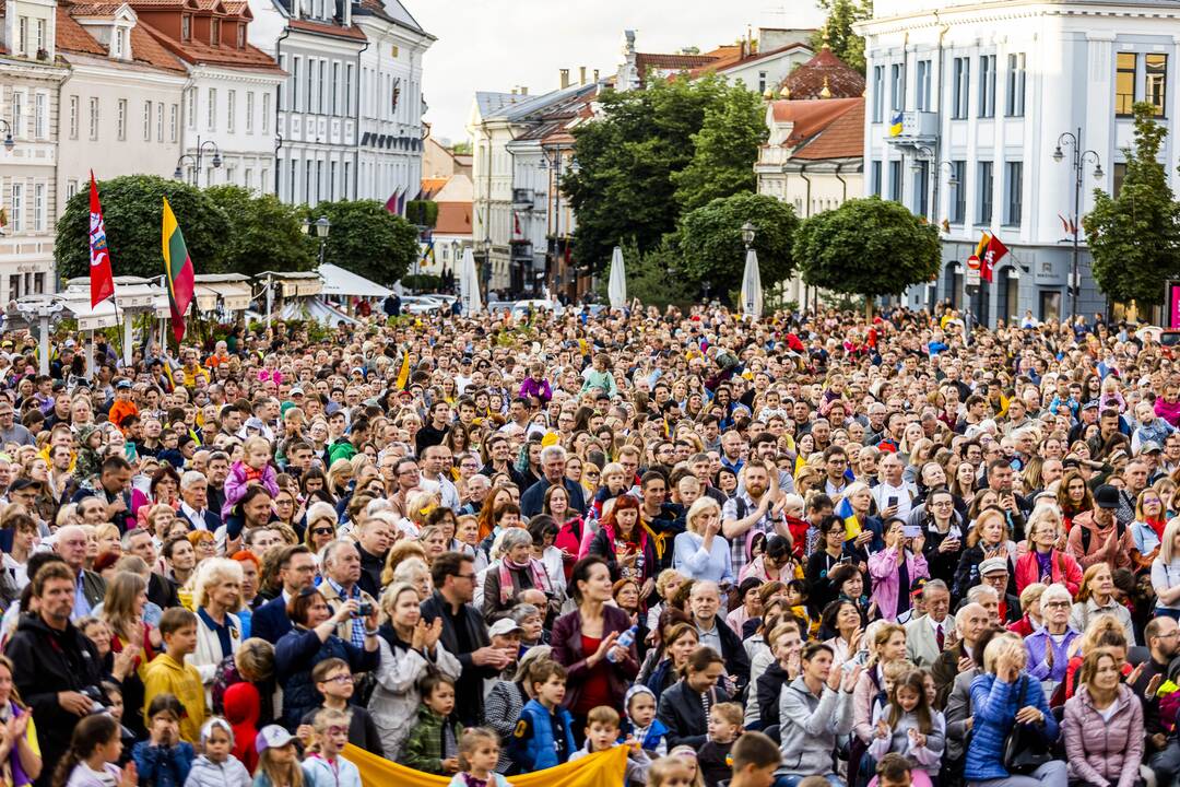 „Tautiškos giesmės“ giedojimas Vinco Kudirkos aikštėje