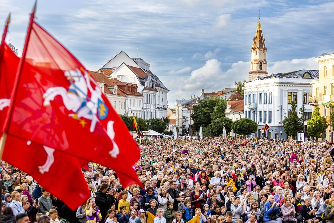 „Tautiškos giesmės“ giedojimas Vinco Kudirkos aikštėje