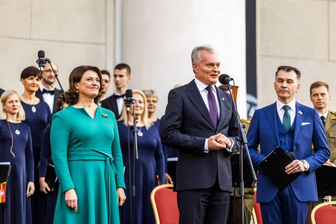 „Tautiškos giesmės“ giedojimas Vinco Kudirkos aikštėje