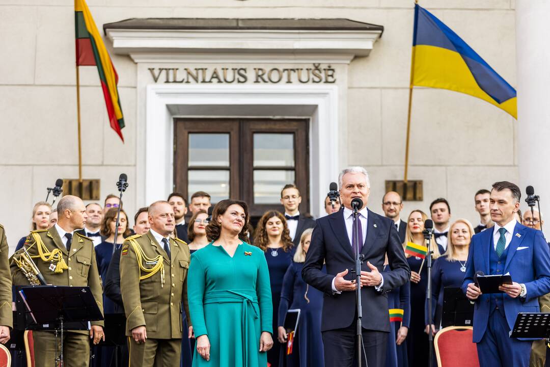 „Tautiškos giesmės“ giedojimas Vinco Kudirkos aikštėje