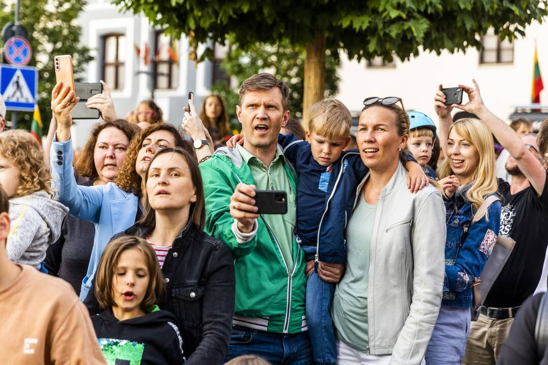 „Tautiškos giesmės“ giedojimas Vinco Kudirkos aikštėje