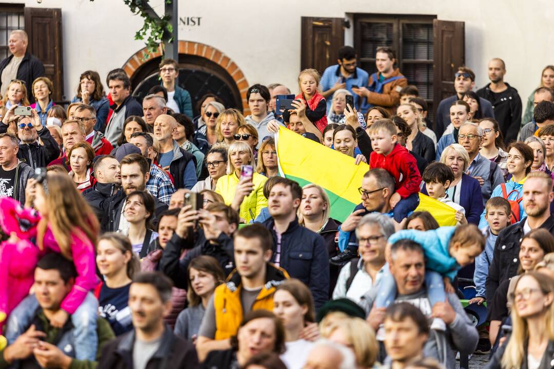 „Tautiškos giesmės“ giedojimas Vinco Kudirkos aikštėje