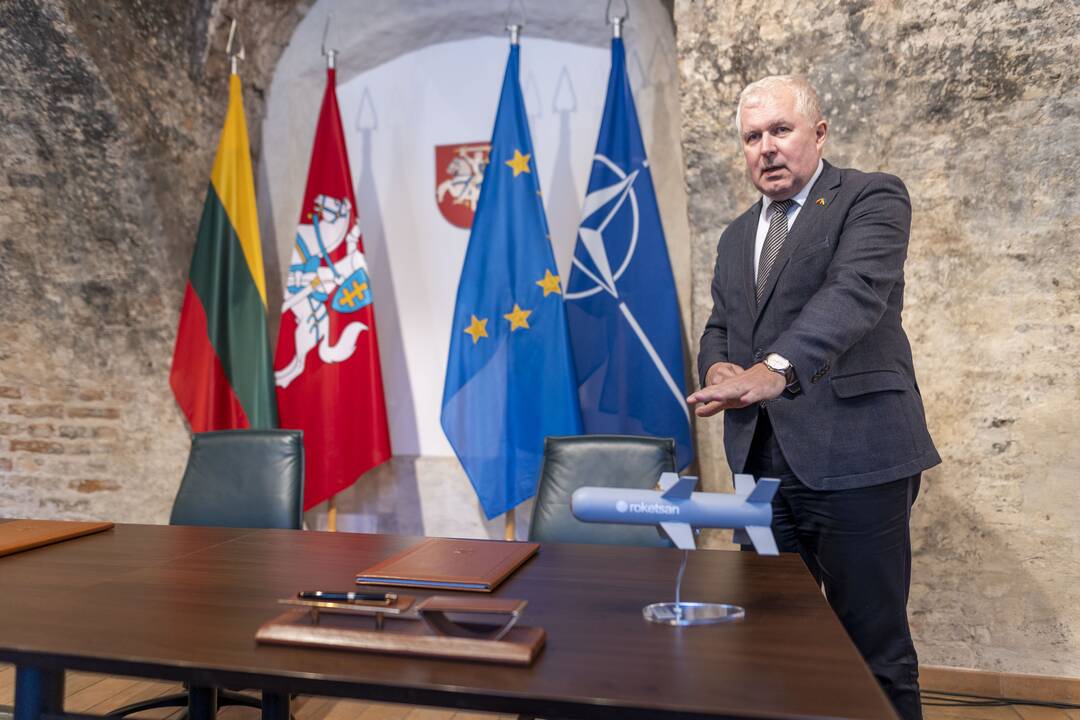 KAM pasirašė sutartį dėl dronų kamikadzių įsigijimo Ukrainai 