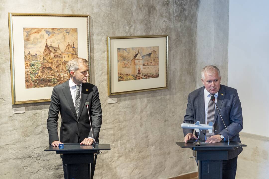 KAM pasirašė sutartį dėl dronų kamikadzių įsigijimo Ukrainai 