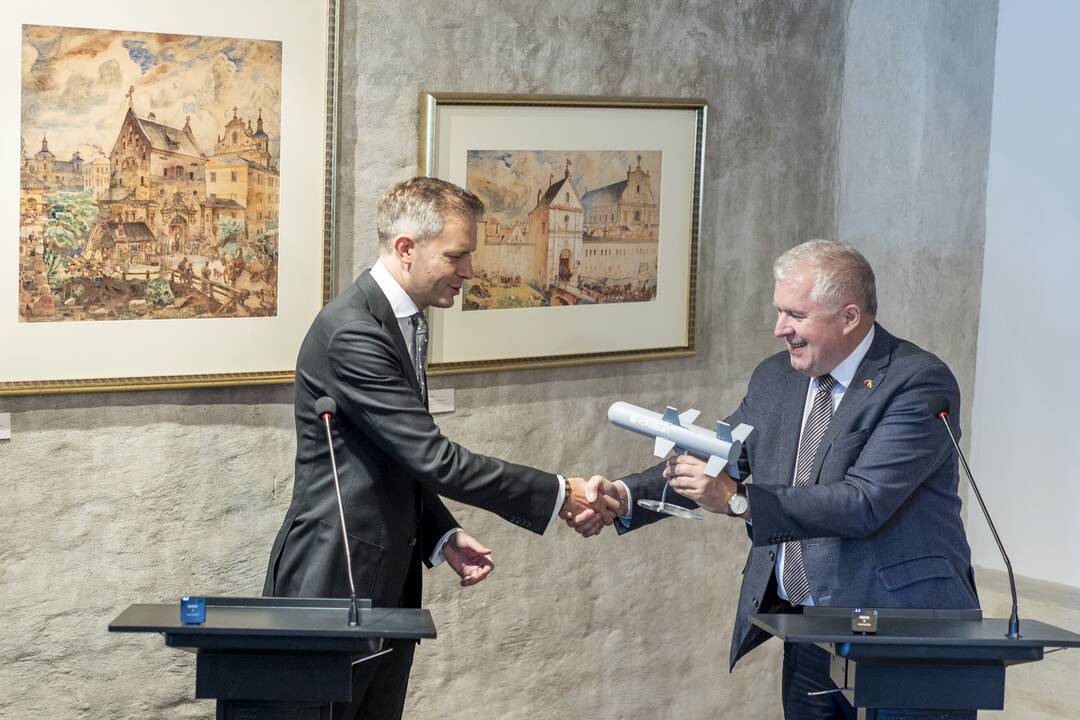 KAM pasirašė sutartį dėl dronų kamikadzių įsigijimo Ukrainai 