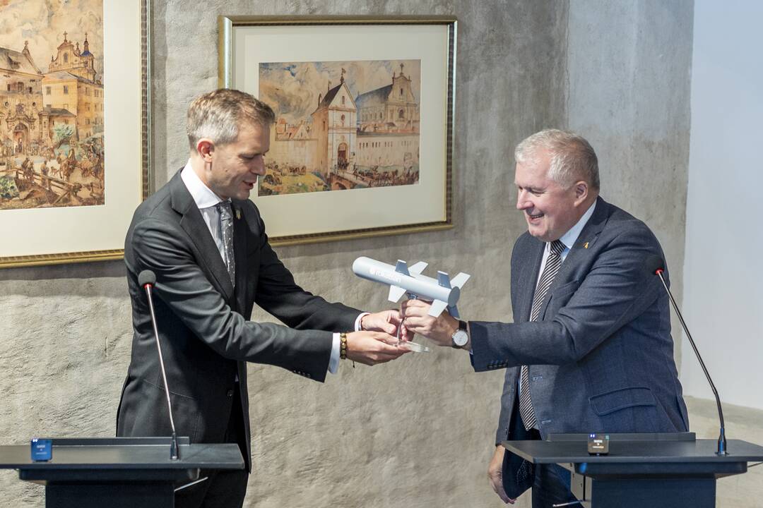 KAM pasirašė sutartį dėl dronų kamikadzių įsigijimo Ukrainai 