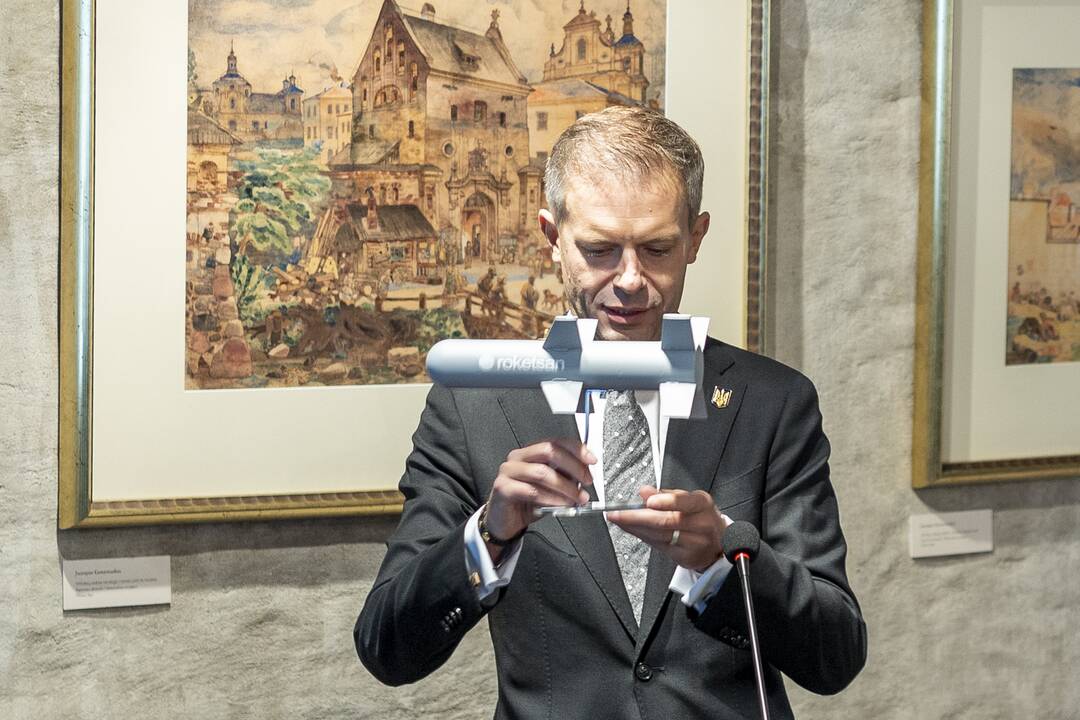 KAM pasirašė sutartį dėl dronų kamikadzių įsigijimo Ukrainai 