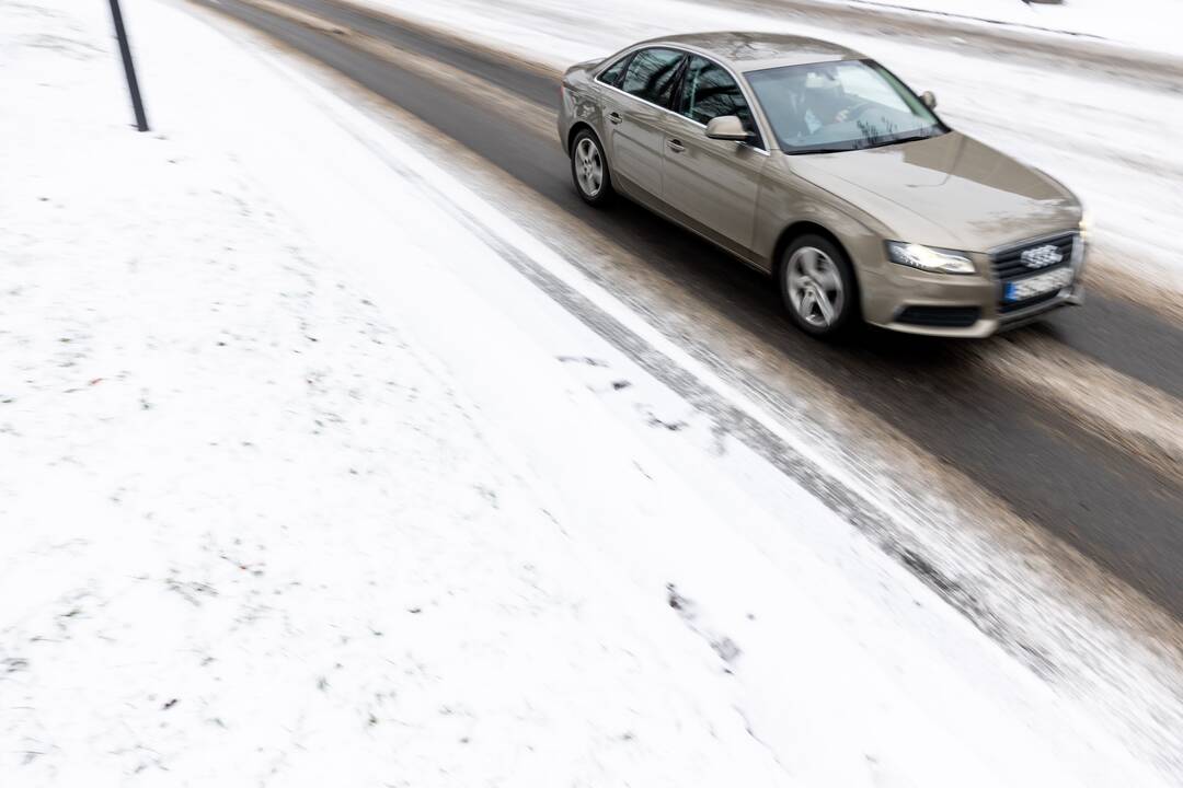 Vairuokite atsargiai: kelininkai įvardijo, kur sudėtingiausios eismo sąlygos 