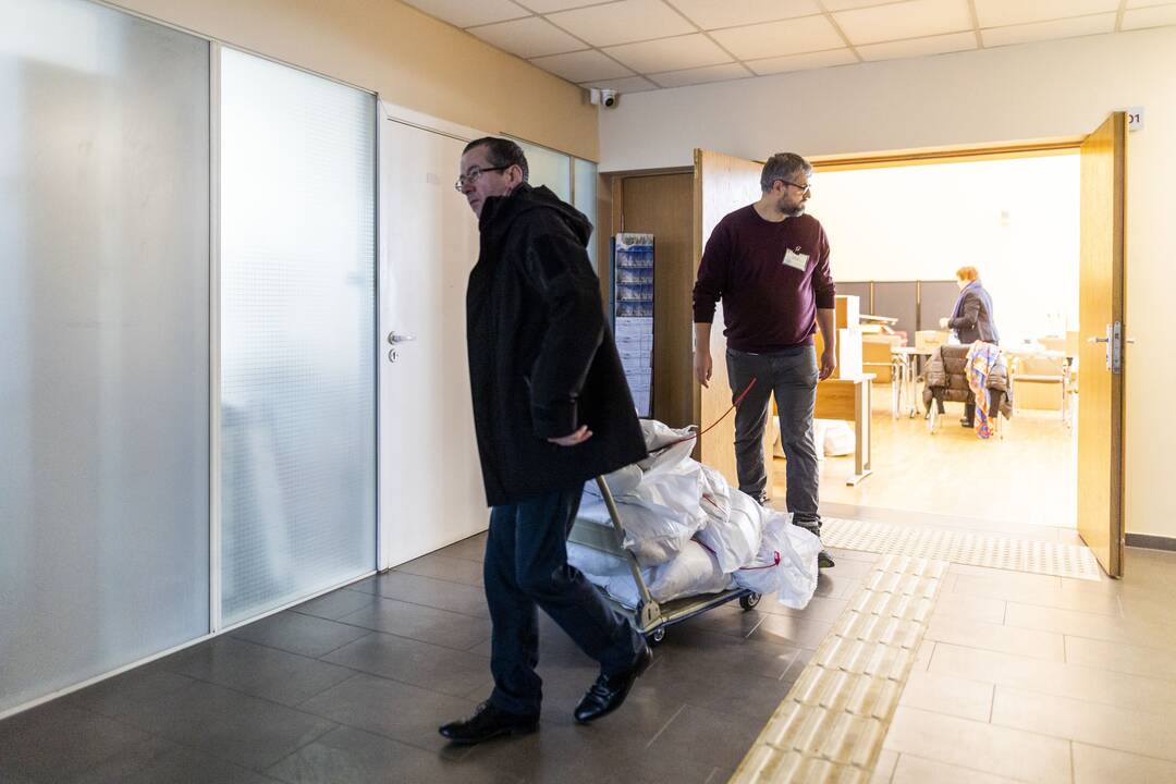 Skandalas Vilniaus rajono savivaldybėje: neleidžiama išvežti biuletenių