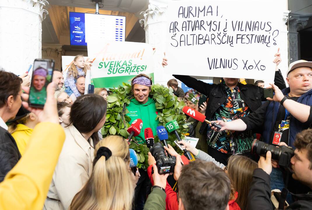 A. Valujavičiaus pasitikimas Vilniaus oro uoste