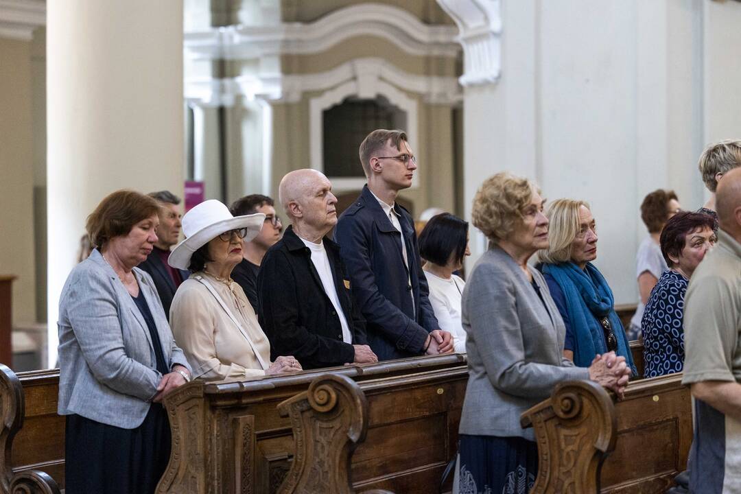 Kunigas A. Saulaitis SJ aukojo šv. Mišias už Z. Kelmickaitę