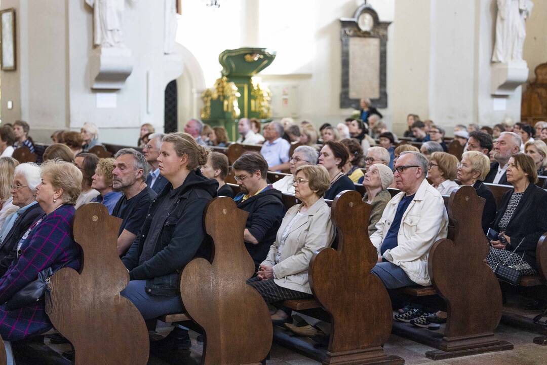 Kunigas A. Saulaitis SJ aukojo šv. Mišias už Z. Kelmickaitę