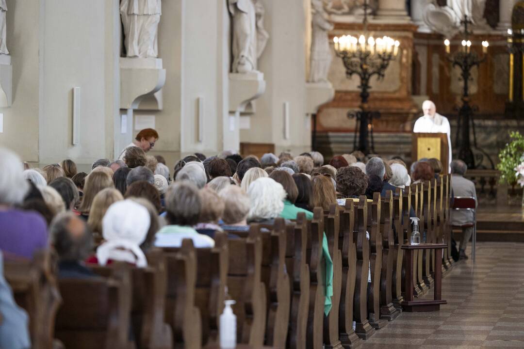 Kunigas A. Saulaitis SJ aukojo šv. Mišias už Z. Kelmickaitę