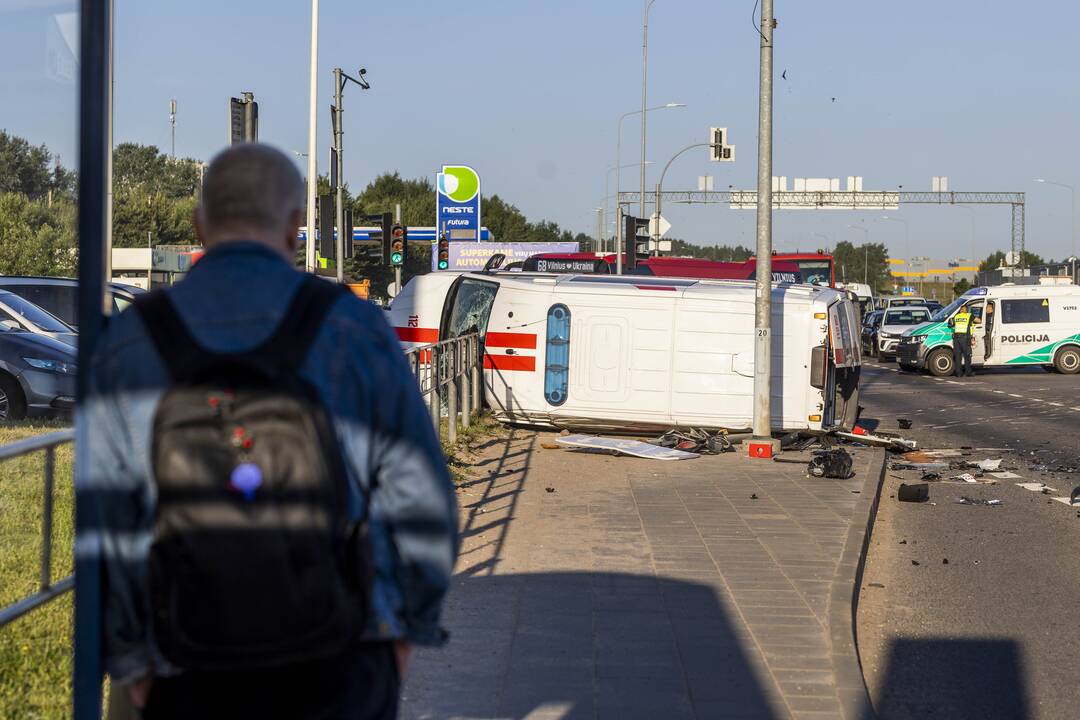 Vilniuje susidūrė lengvasis ir greitosios automobiliai