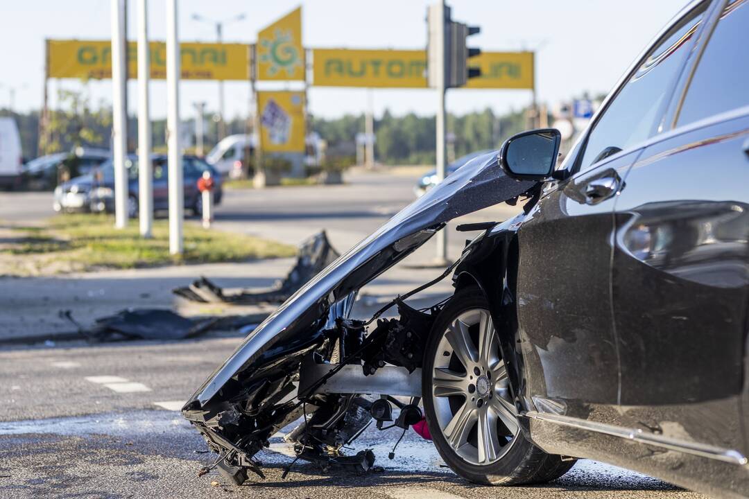 Vilniuje susidūrė lengvasis ir greitosios automobiliai