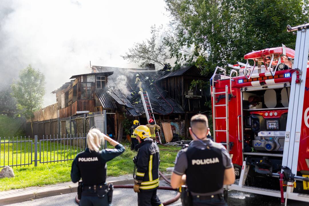 Vilniuje degė namas