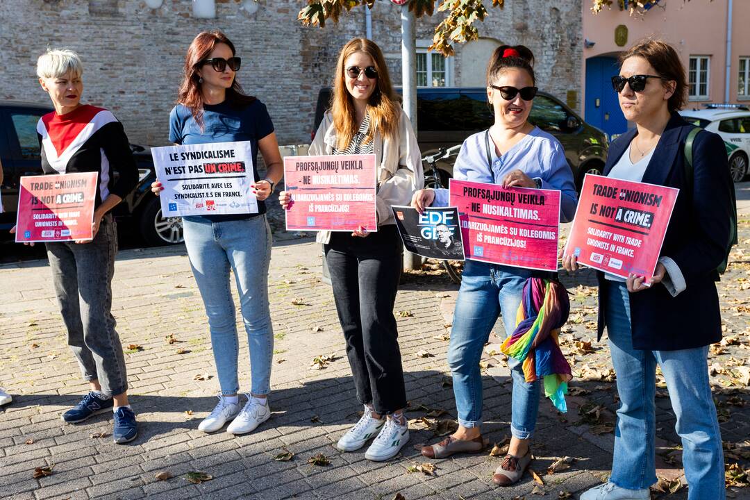 Solidarumo akcija prie Prancūzijos ambasados