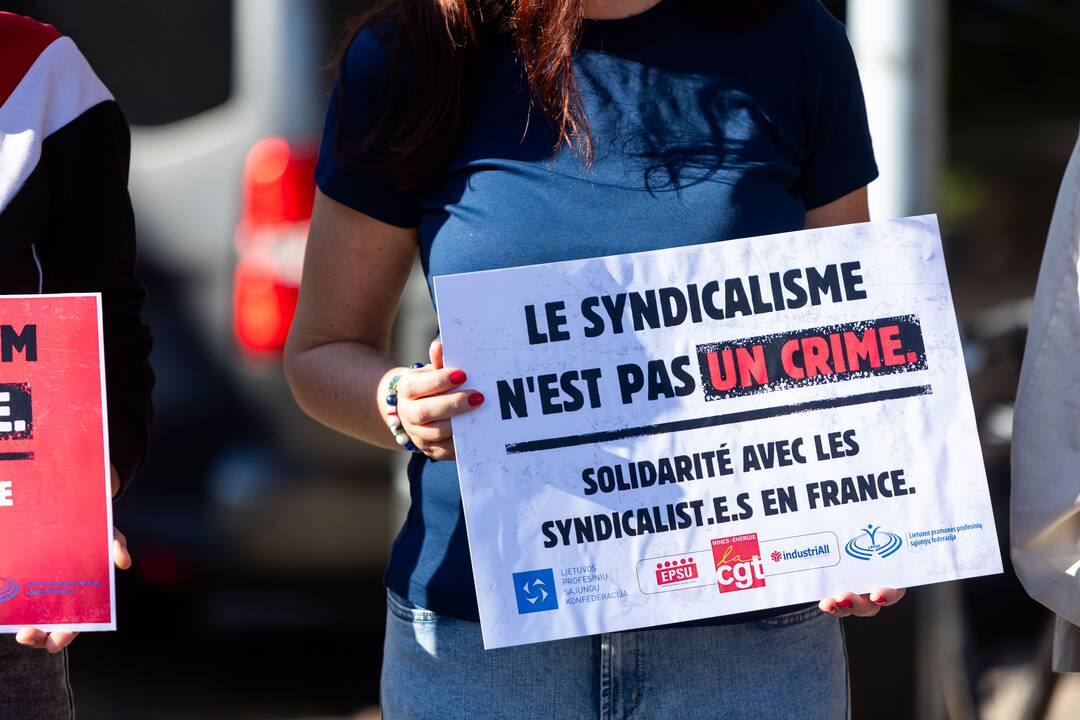 Solidarumo akcija prie Prancūzijos ambasados