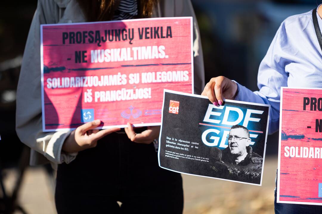 Solidarumo akcija prie Prancūzijos ambasados