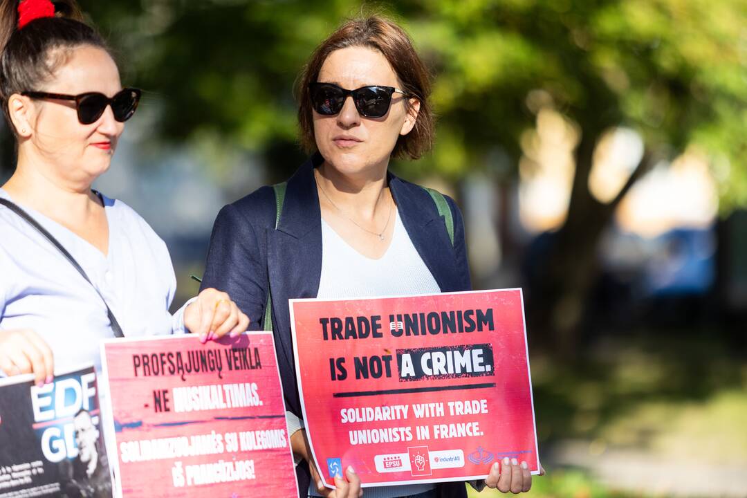 Solidarumo akcija prie Prancūzijos ambasados
